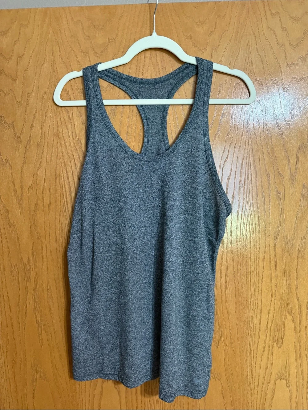 Lot of Women’s workout tops - UnderArmour, Nike, Reebok - Picture 8 of 13